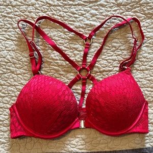 Victoria’s Secret bombshell bra size 32A